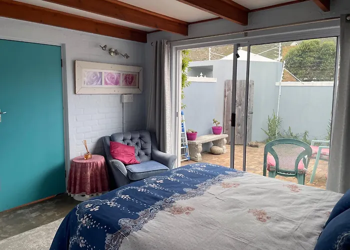 Garden Flat In Fish Hoek